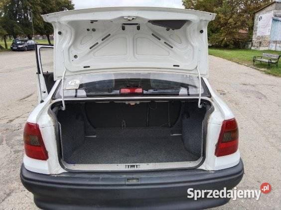 Opel Astra 14 benzyna 60 1998r manualna Astra Motoryzacja Dąbrowa Górnicza