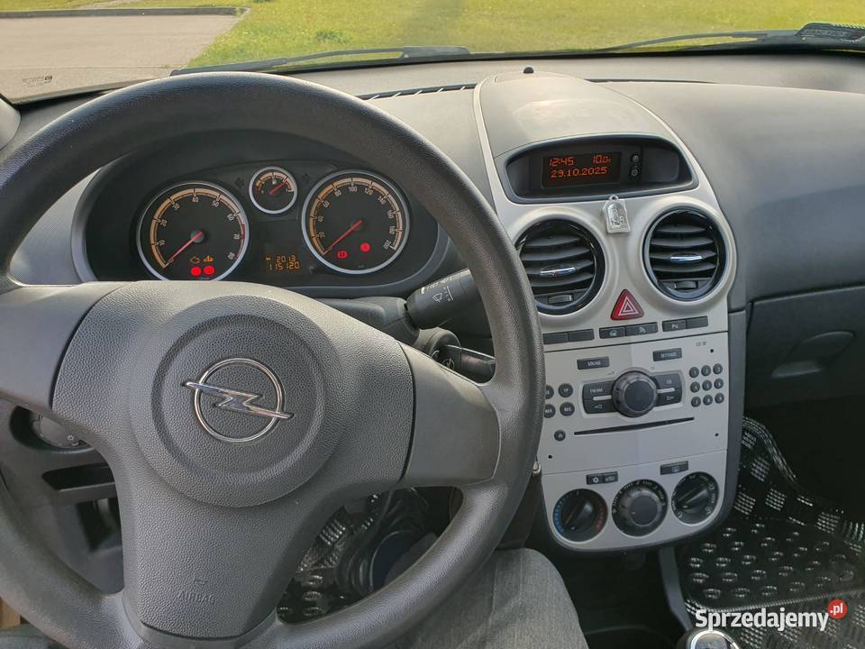 Sprzedam Opla Corsę D z silnikiem benzynowym 12