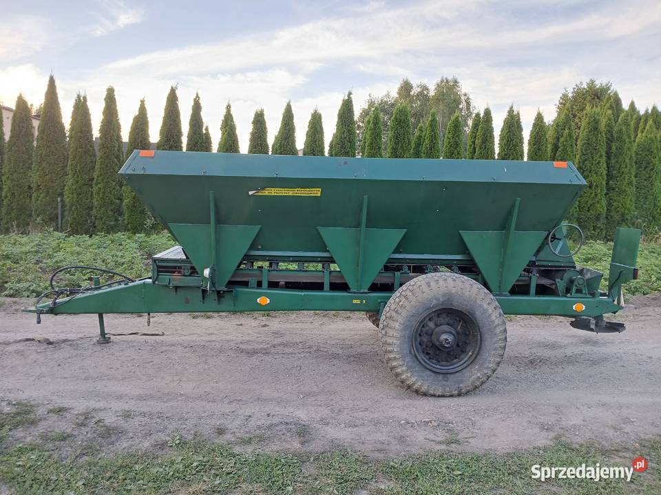 Rozsiewacz wapna rcw 3 rcw 5 piast wapniarka Rzgów