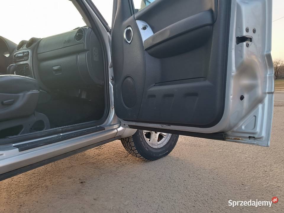 Jeep Cherokee Liberty 37 z gazem fulltime Samochody osobowe Lublin