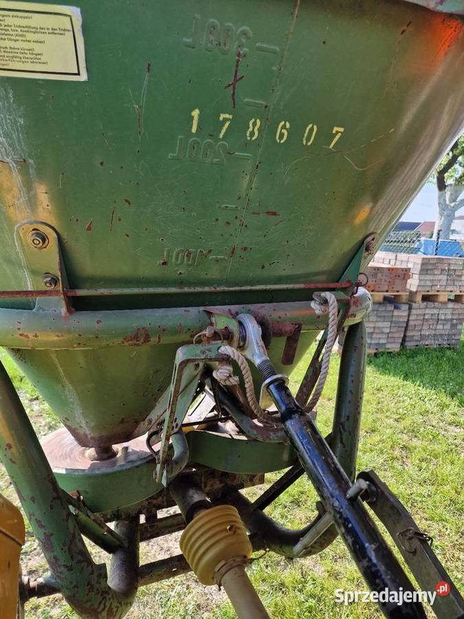 Amazone rozsiewacz dwutarczowy z walkiem Amazone Starokrzepice