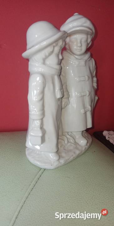 Figurka pary Ona z torebeczką On z parasolem Gdańsk