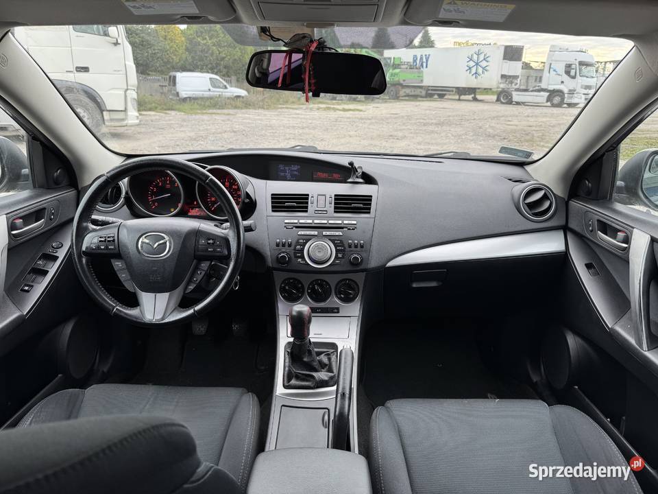 Mazda 3 25 BENZYNA Zarejestrowana Długie Opłaty światła przeciwmgielne wielkopolskie Konin