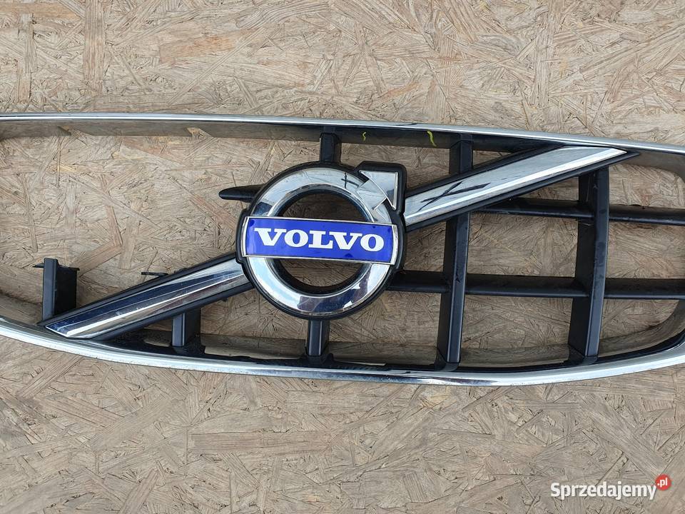 VOLVO XC70 GRILL RAMKA ZNACZEK ATRAPA 31283902 osobowe Międzychód sprzedam