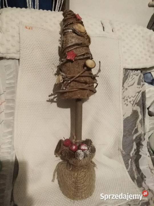 Ozdoba w kształcie drzewa wykonana z naturalnych Ostrołęka