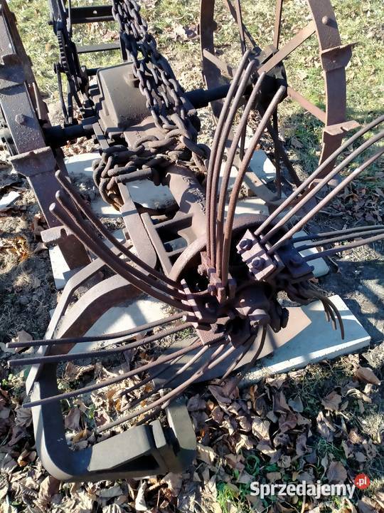 Zabytkowa kopaczka konna do ziemniaków Dębica