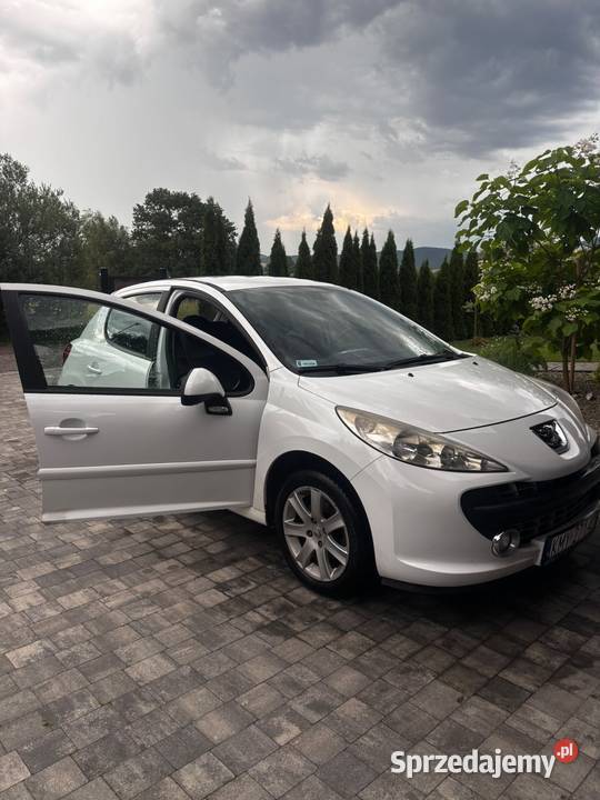 Peugeot 207 16 hdi oszczędny diesel biały 5