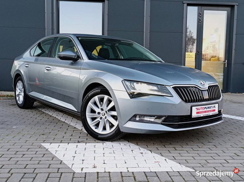 Skoda Superb 2018r FV23 SalonPL FrontAssist