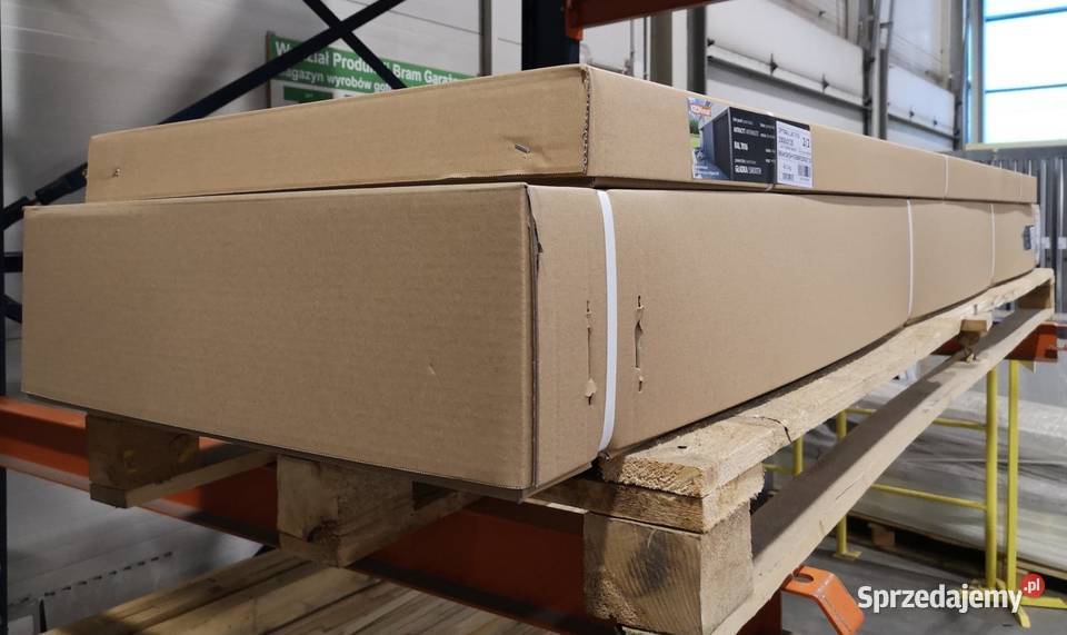 Brama na PILOTA Orzech 3000x2125 garażowa małopolskie Żegocina