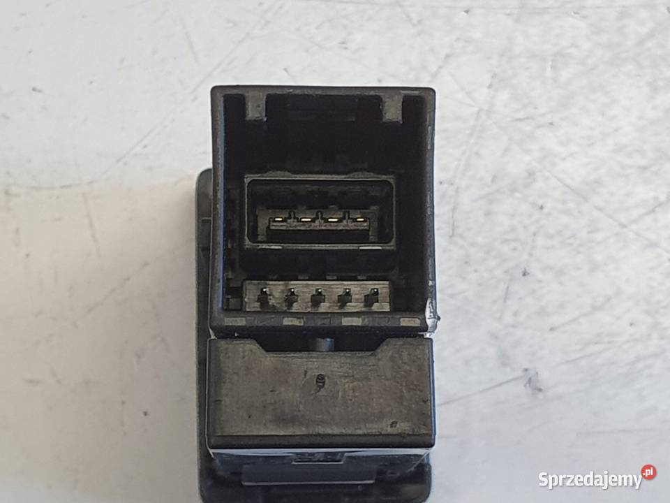 Toyota Avensis III T27 GNIAZDO USB AUX