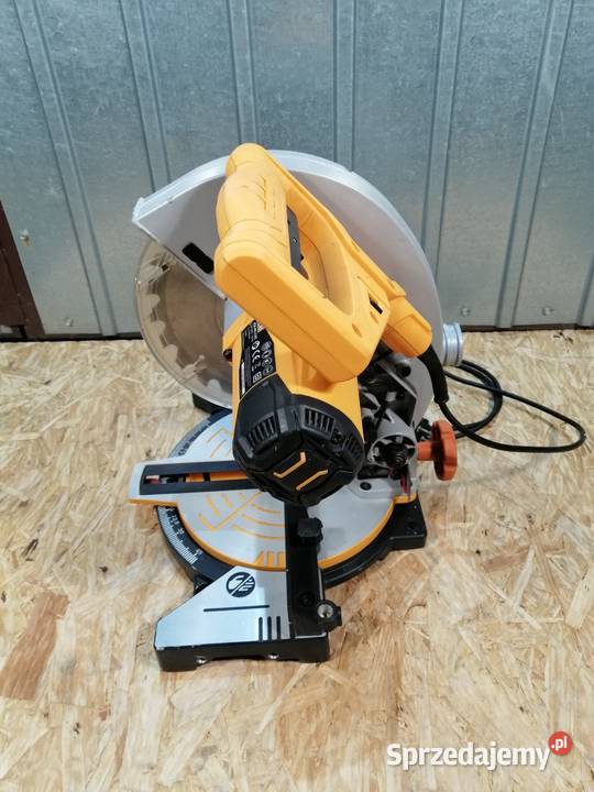 PIŁA UKOŚNICA JCB JCBMS210C 1100W 210mm Wyrzeka