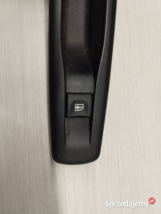 Przełącznik szyby Megane III tył 829500004R osobowe