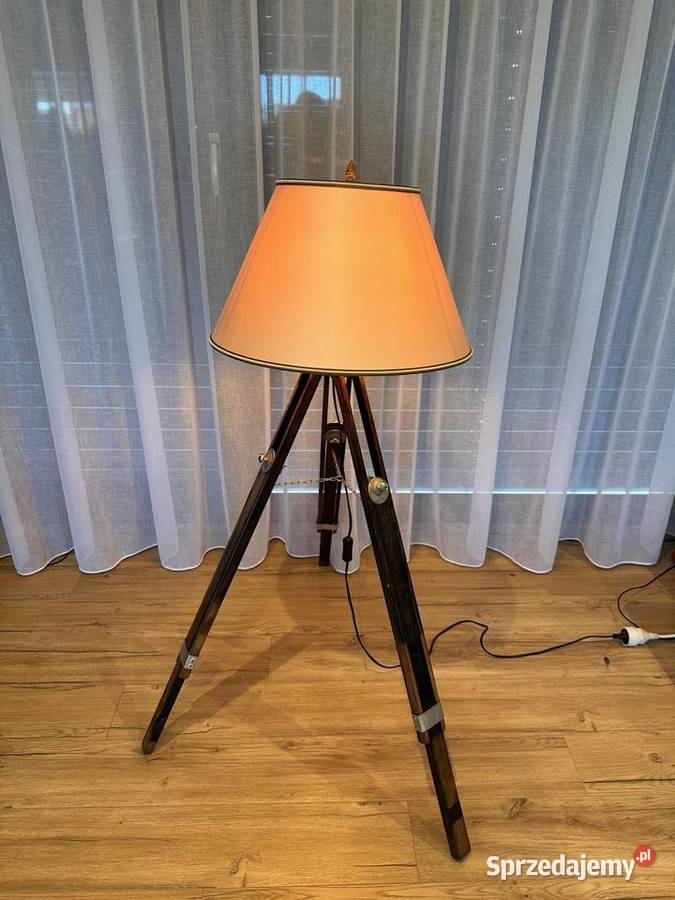 Lampa stojąca na trójnogu Tychy