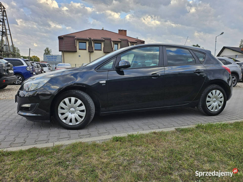 Opel Astra Navi pół skóra niski przebieg grzane możliwa zamiana