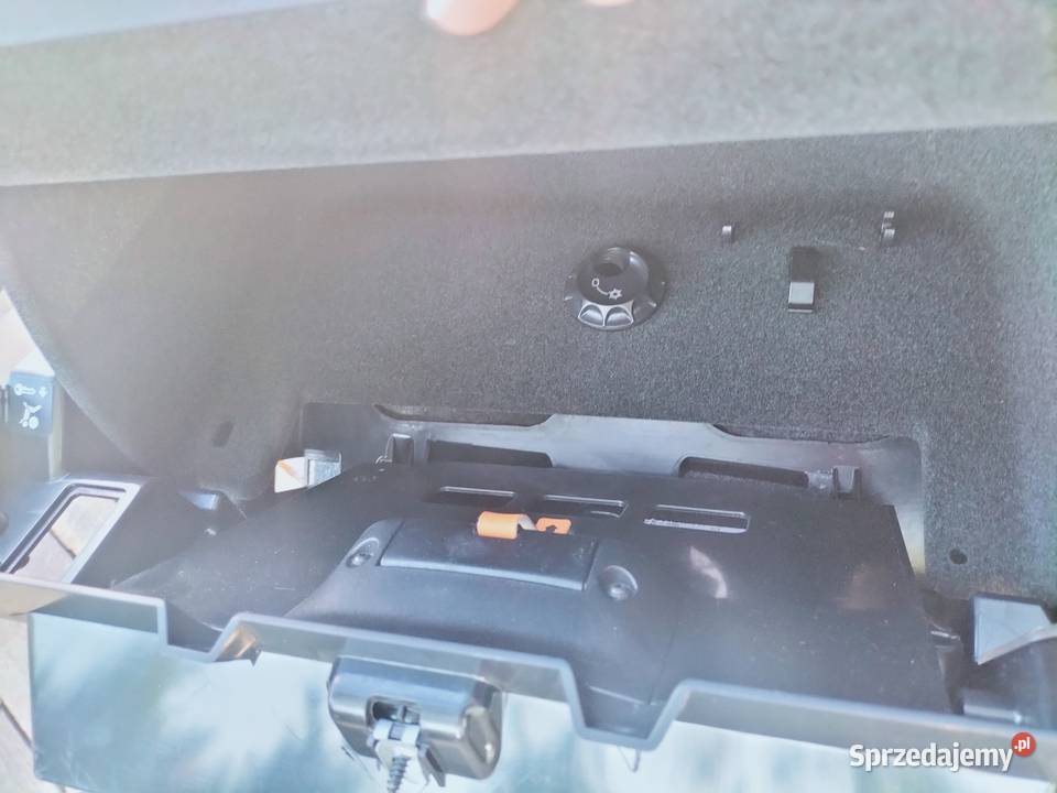 Oryginalny schowek VW Passat B7 klimatyzowany osobowe