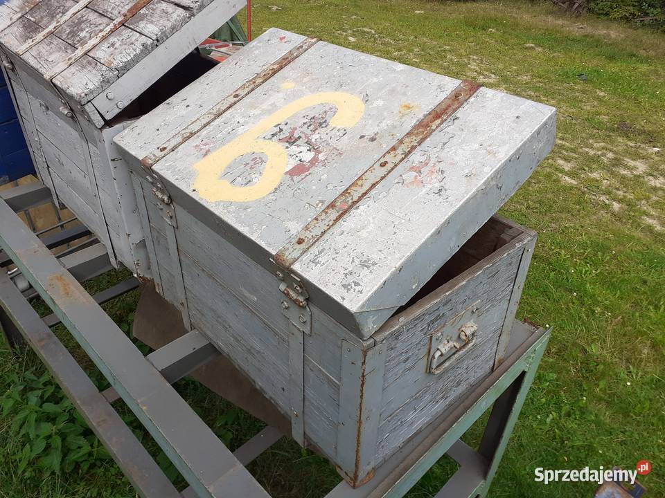 Stara drewniana skrzynia z okuciami LOFT pomorskie