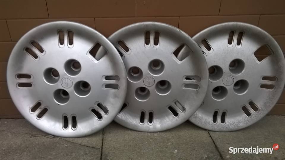 kołpaki plastikowe 13 3 fsm z czasów PRLu Gliwice