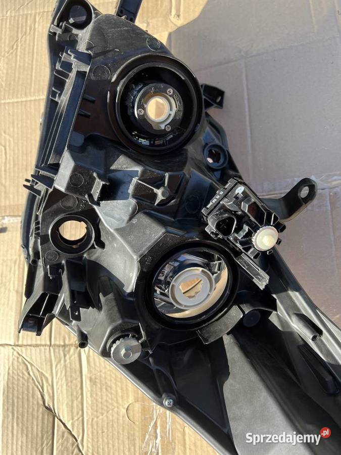 Toyota Verso 0913 lampa prawa przednia idealna Tarnów