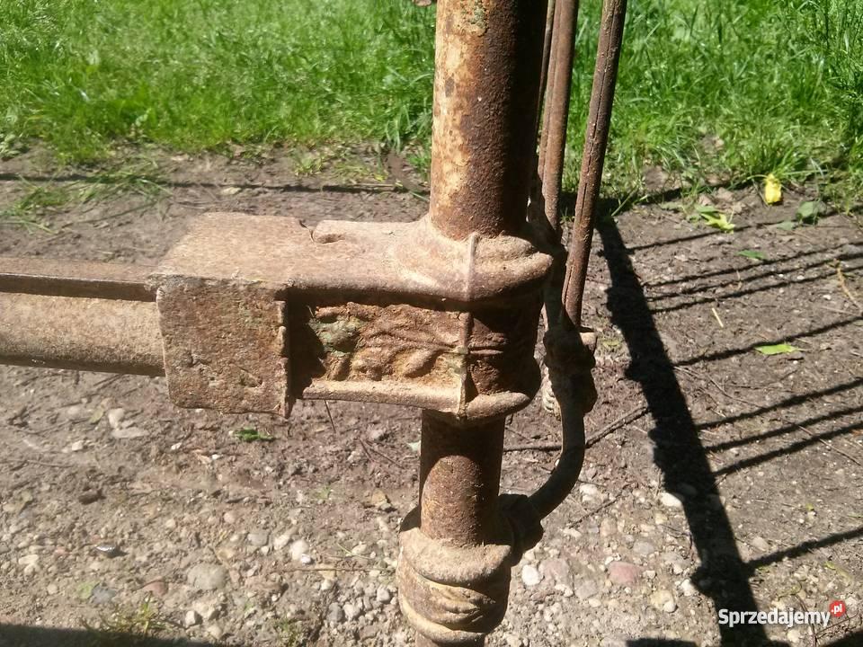 Zabytkowe Metalowe Łóżko z elementami ozdobnymi Meble Meble podlaskie Miedzianowo