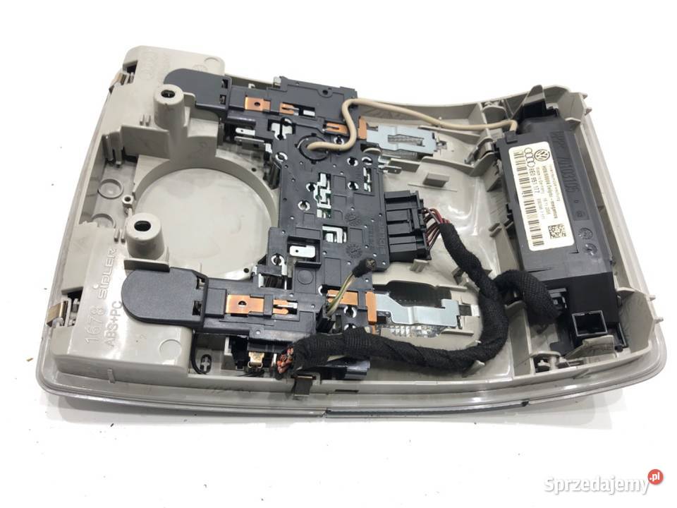 LAMPA SUFITOWA AUDI A4 B7 8E0951177 Kombi 0408 Pozostałe