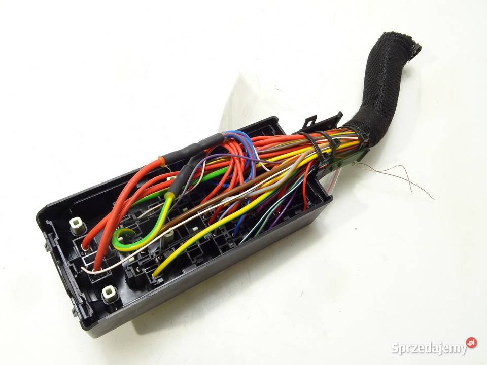 SKRZYNKA BEZPIECZNIKÓW JAGUAR FPACE Kombi 30 340