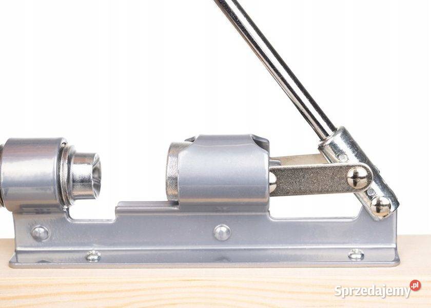 Dziadek do orzechów solidny stalowy na podstawce