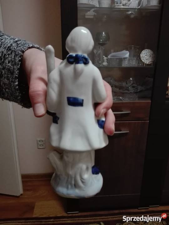 Figurka mężczyzny z lutnią inny kolor Nisko