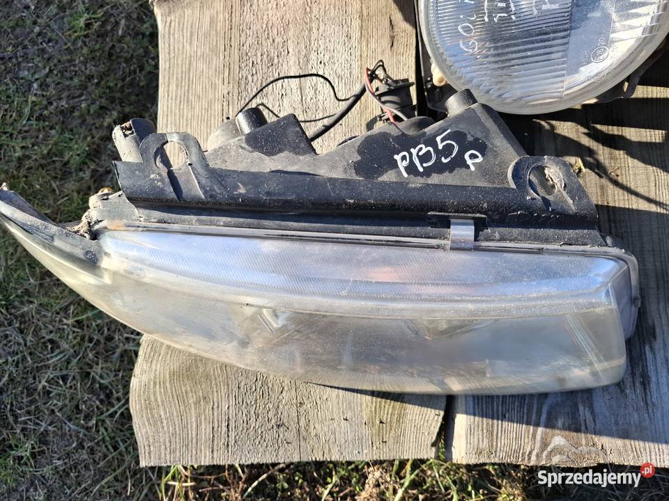 Lampa Prawa Przód Volkswagen Passat B5 osobowe Pozostałe Wisznice