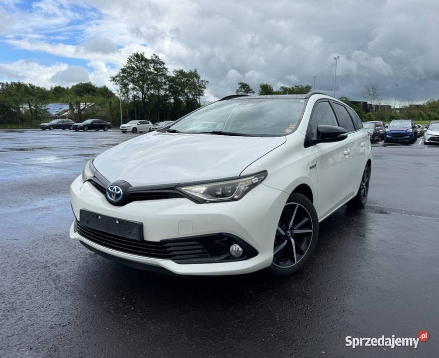 SToyota Auris 2018 18B Hybryd 155 tus Kołobrzeg