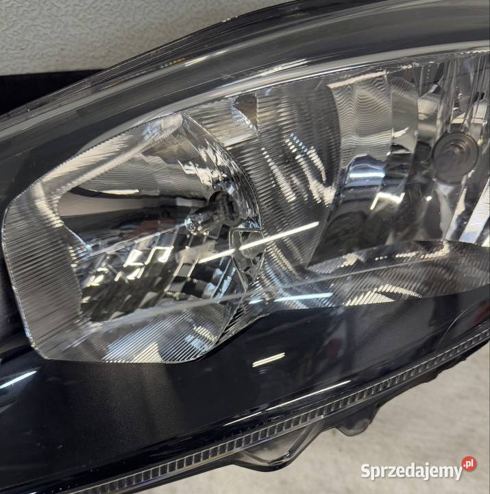 Lampa lewy przód Ford Fiesra MK7 Lift 1317 lewe Lampy przednie Lampy przednie Jasienica