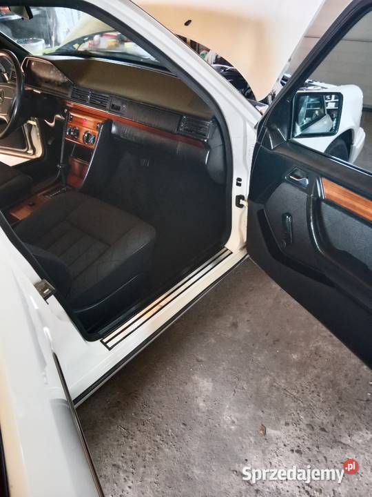 Sprzedam Mercedes W124 sedan 400km