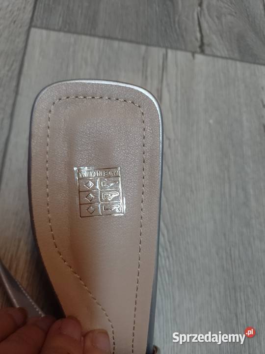 42 Srebrne bogato zdobione czółenka wieczorowe z Damskie