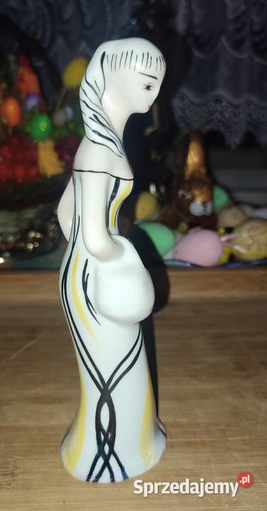 Kobieta z koszem Grzybiarka Ćmielów