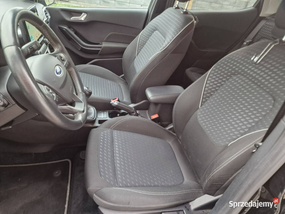 Ford Fiesta 37930 sync kamera stan idealny światła do jazdy dziennej Czarnków
