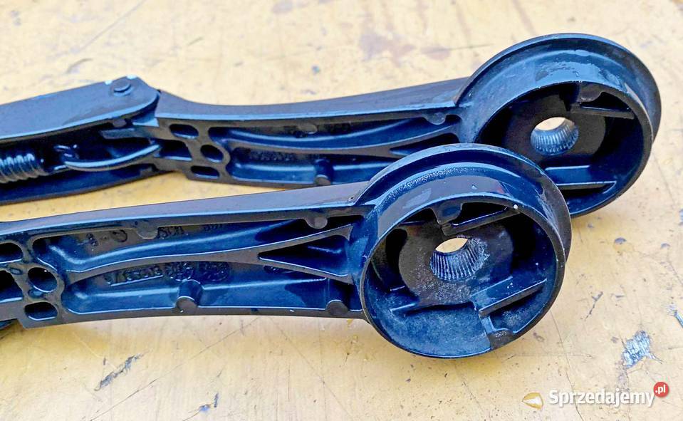 FORD FOCUS KOMBI MK3 RAMIE WYCIERACZKI PRAWA Radom