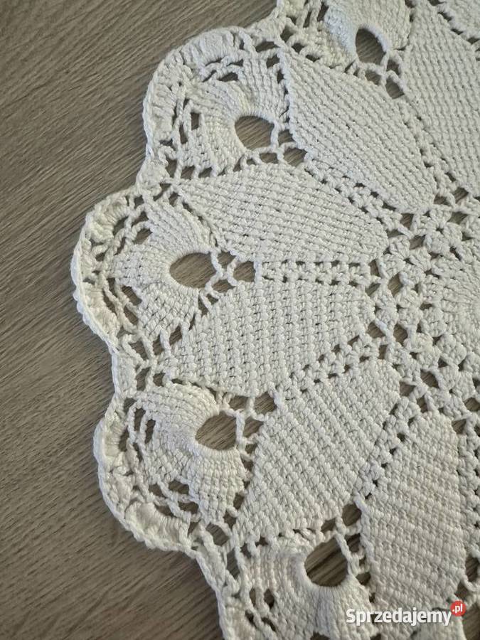 Serweta wykonana ręcznie na szydełku z nici Łódź