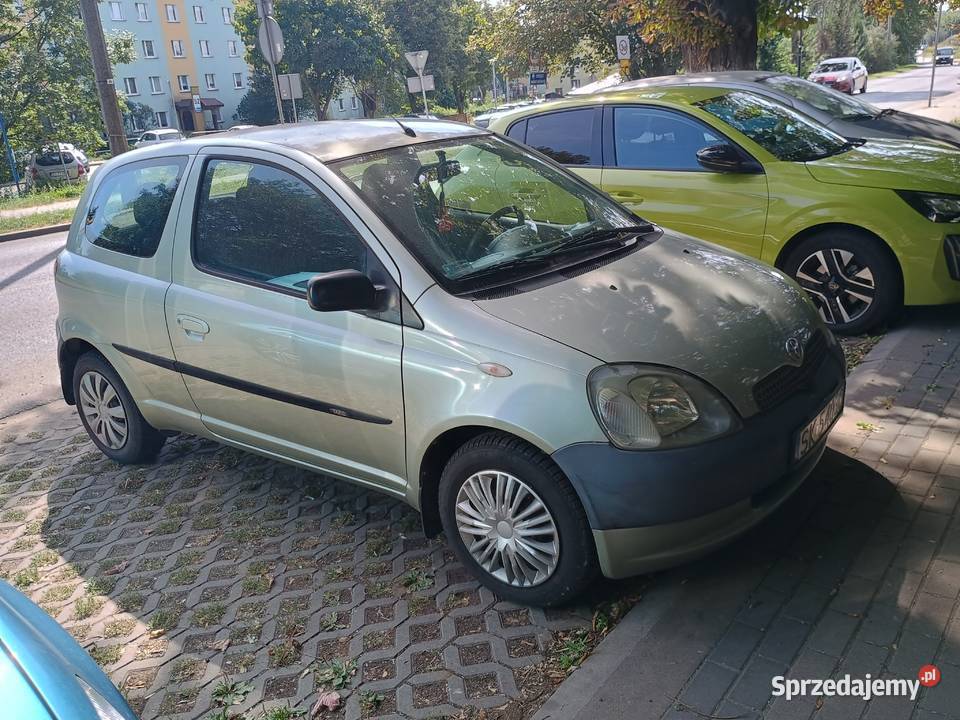 Toyota yaris 2002 jeździ skręca hamuje oc pt 69KM