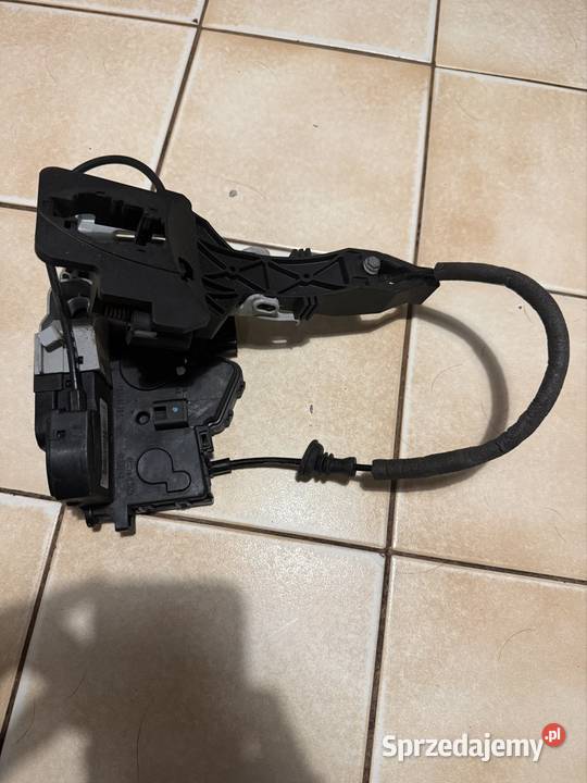 ZAMEK DRZWI PRAWY PRZÓD 813201P040 KIA VENGA 7 Pozostałe Warszawa