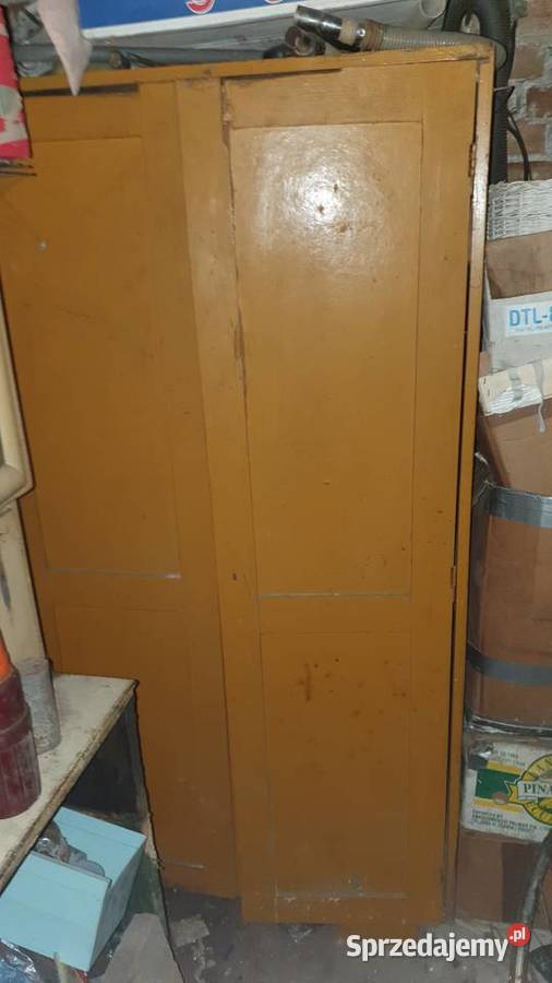 Stara drewniana szafa zamykana Meble