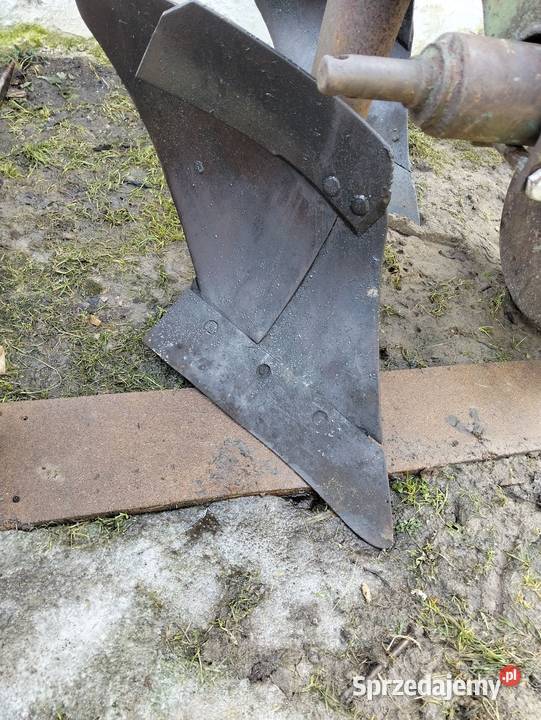 Sprzedam pług 2 skibowy Grudziącki Huta Koszary sprzedam