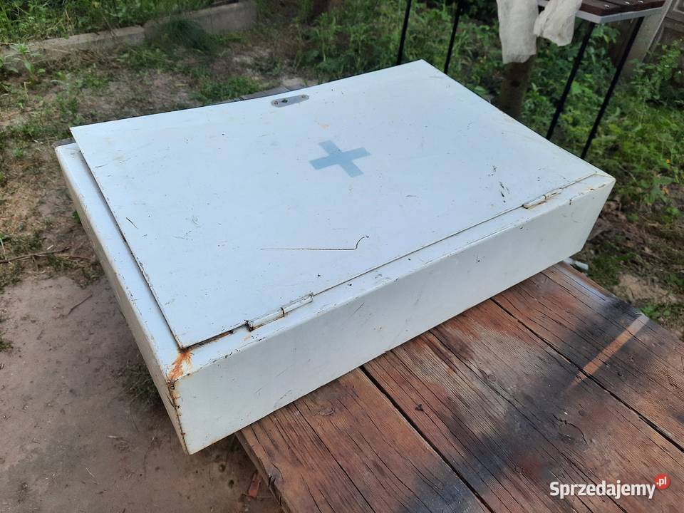 Apteczka PRL barek garażowy szafka na klucze biały sprzedam