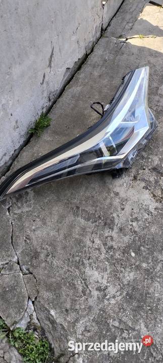 TOYOTA CHR chr Lampa Prawa LED 1619r USZKODZONA Poświętne
