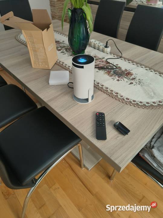 Projektor LED android 11 Tyczyn sprzedam