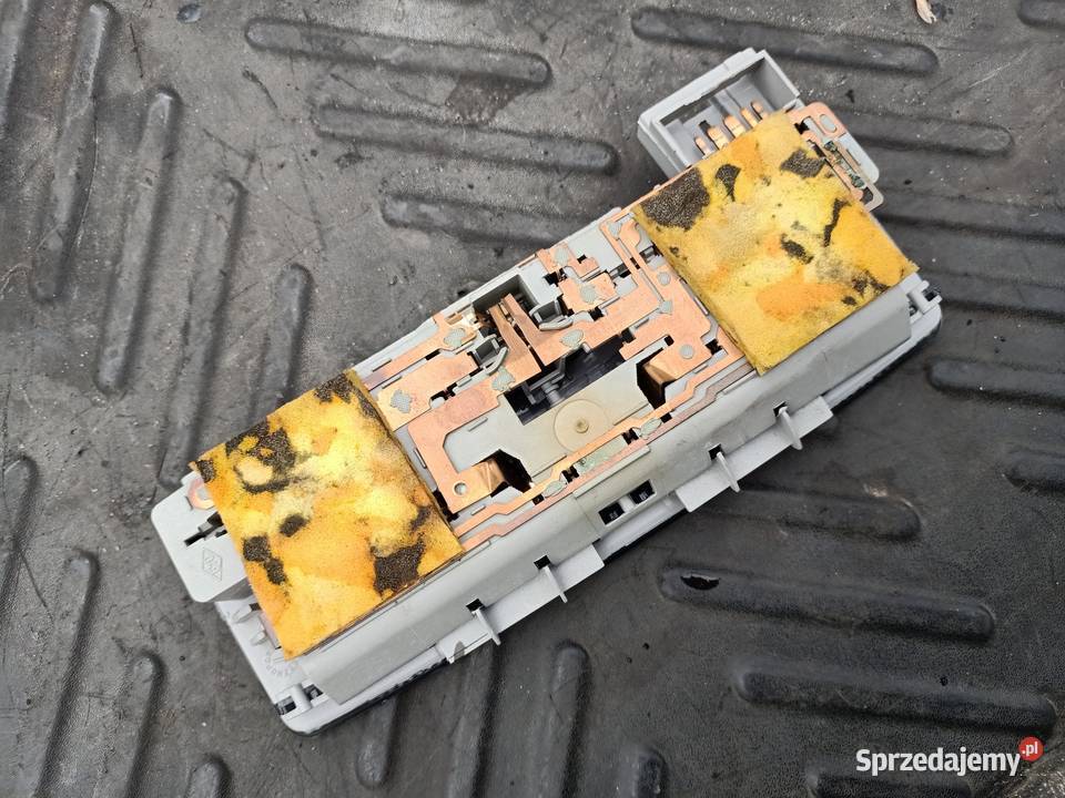 Lampka oświetlenie kabiny kanapa nissan primera osobowe Szczecin