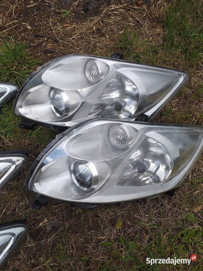 Toyota Auris reflektor 043459 lampa Zielona Góra