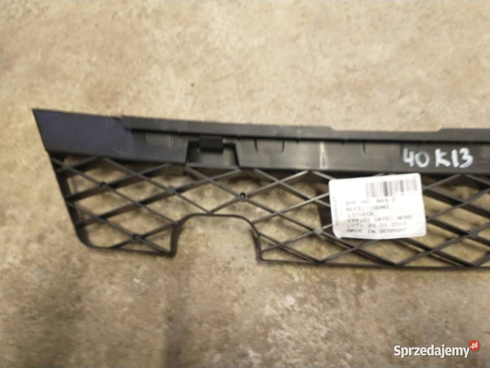 Ślizg środkowy zderzaka tył VW Passat B7 Kombi Nowy Sącz