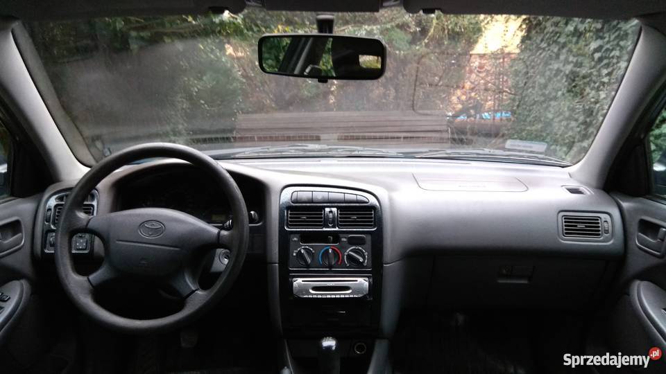 Wyprzedaż rocznika 1999 Toyota Avensis Kombi 16 ABS Milanówek