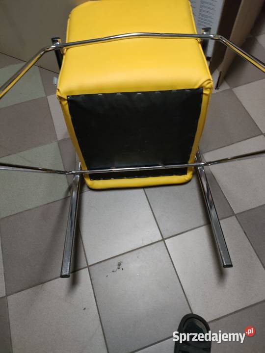 Krzesło firmy Nowy Styl kolor żółty Krzesła Tomaszów Mazowiecki