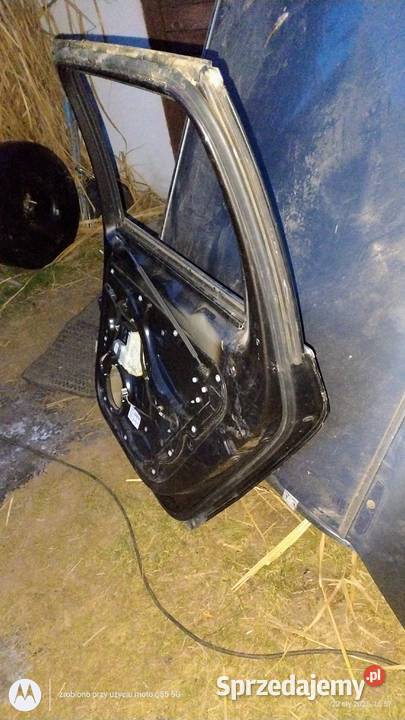 Drzwi tylne prawe VW Passat B6 kombi lakier LC Lubin