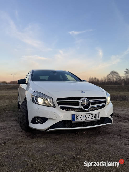 MercedesBenz A180 16 Benzyna 122 2013 Manual Samochody osobowe Sosnowiec